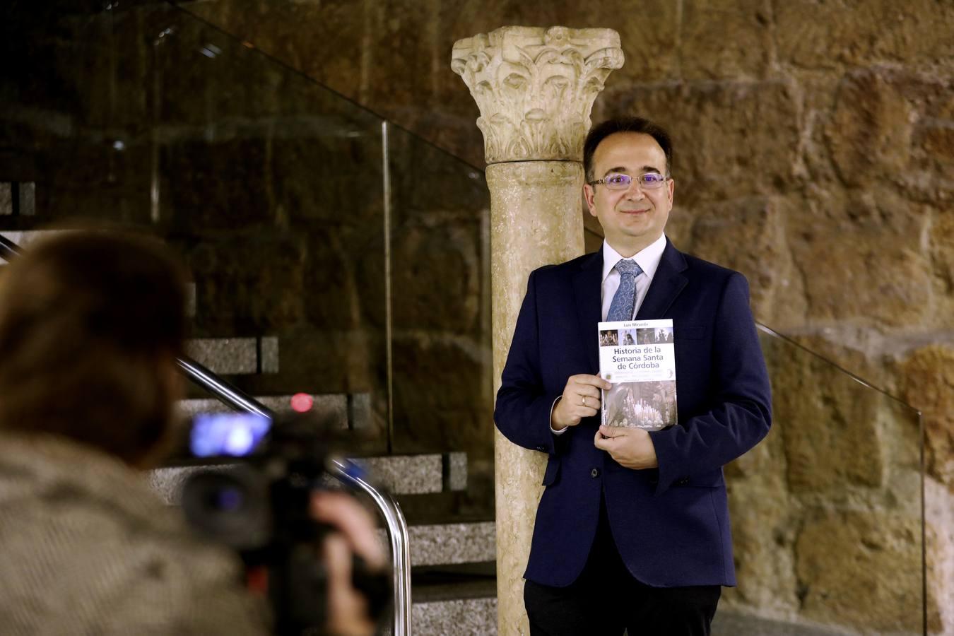 La presentación del libro de Luis Miranda sobre la Semana Santa de Córdoba, en imágenes