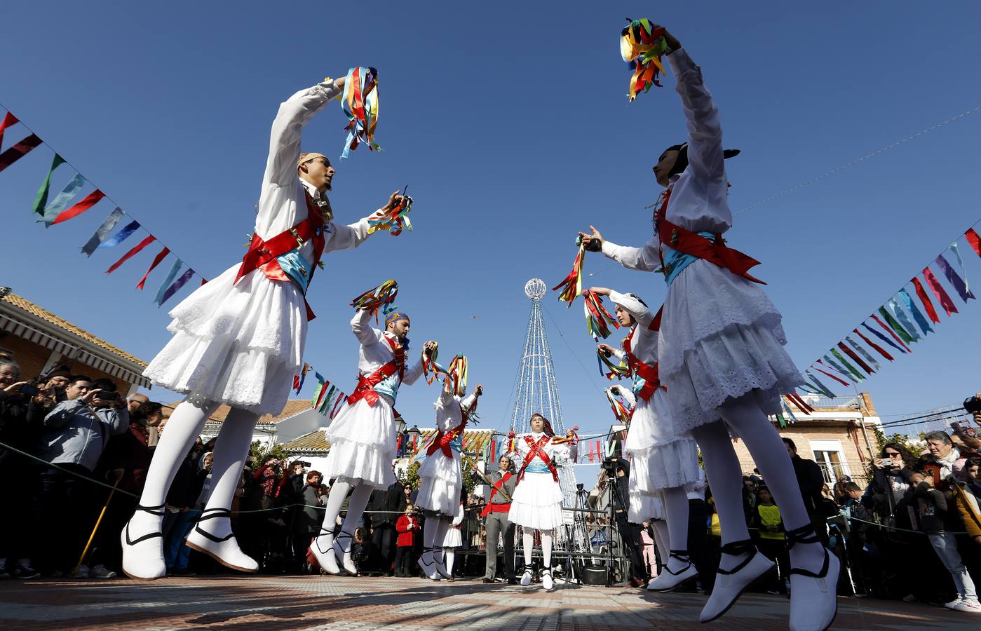 La Danza de los Locos de Fuente Carreteros, en imágenes