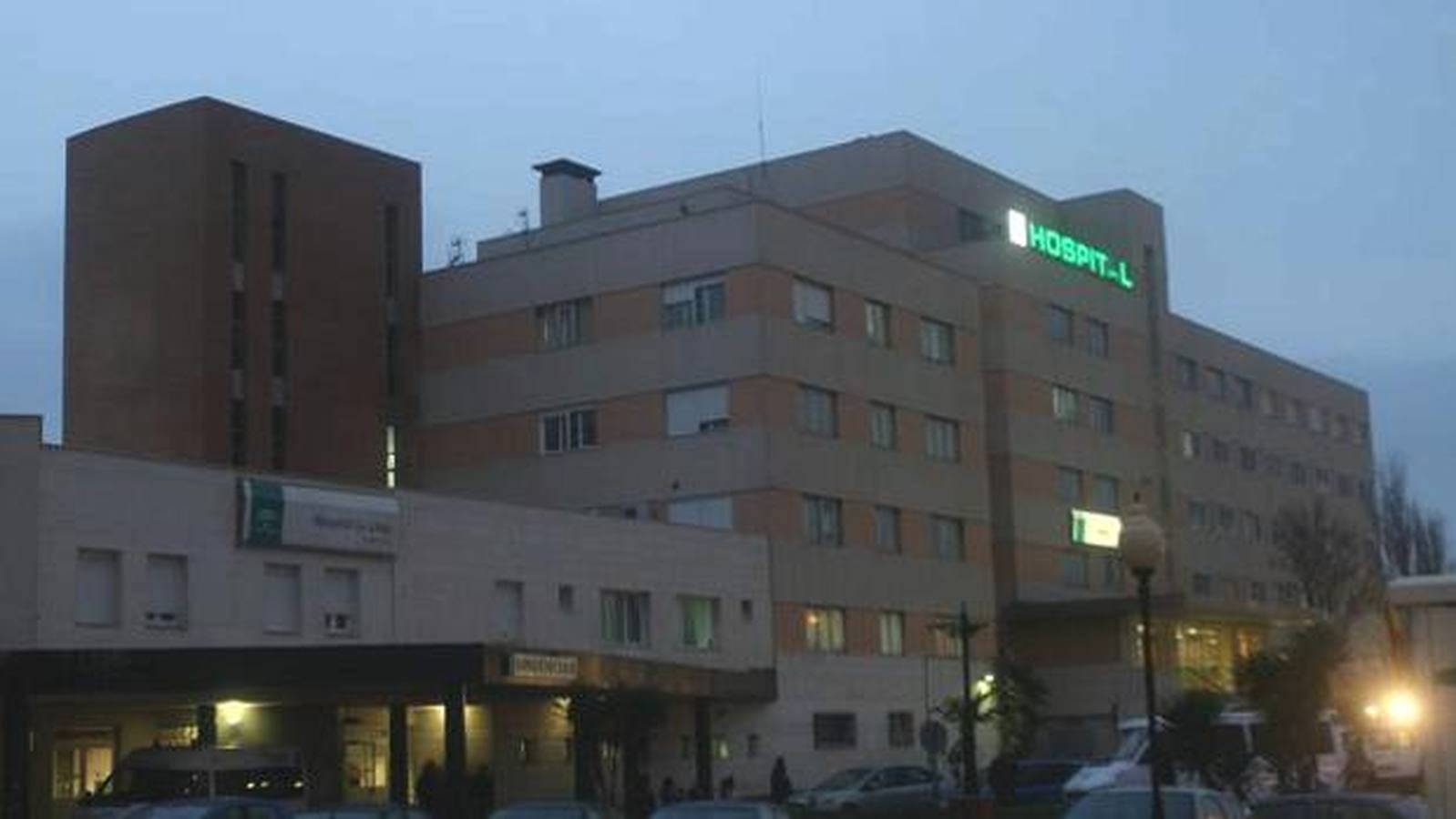 8 de febrero. El asalto de un grupo de narcos al hospital de La Línea para liberar a un compañero detenido daba muestra de la impunidad de los traficantes en el Campo de Gibraltar y de su creciente violencia.. 