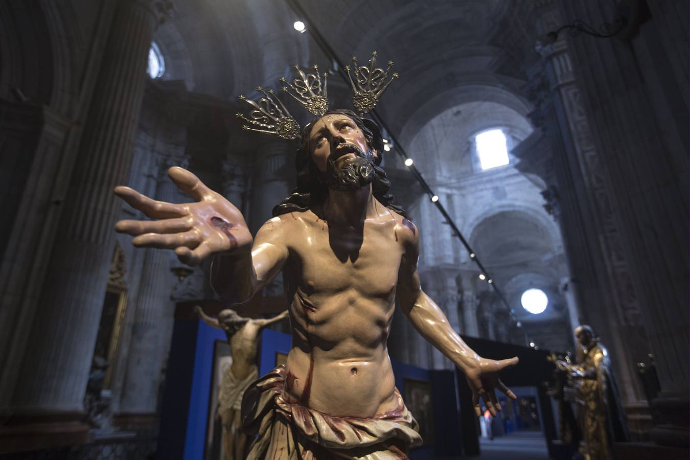 19 de junio. La Diócesis de Cádiz y Ceuta ha celebrado en este año que está a punto de concluir el 750 aniversario del traslado de la sede de Medina Sidonia a Cádiz. Uno de los principales hitos en la celebración ha sido la muestra ‘Traslatio sedis’, que ha convertido la catedral de Cádiz en una gran muestra de arte sacro vinculado con la diócesis. En total, se han expuesto noventa y una obras.. 