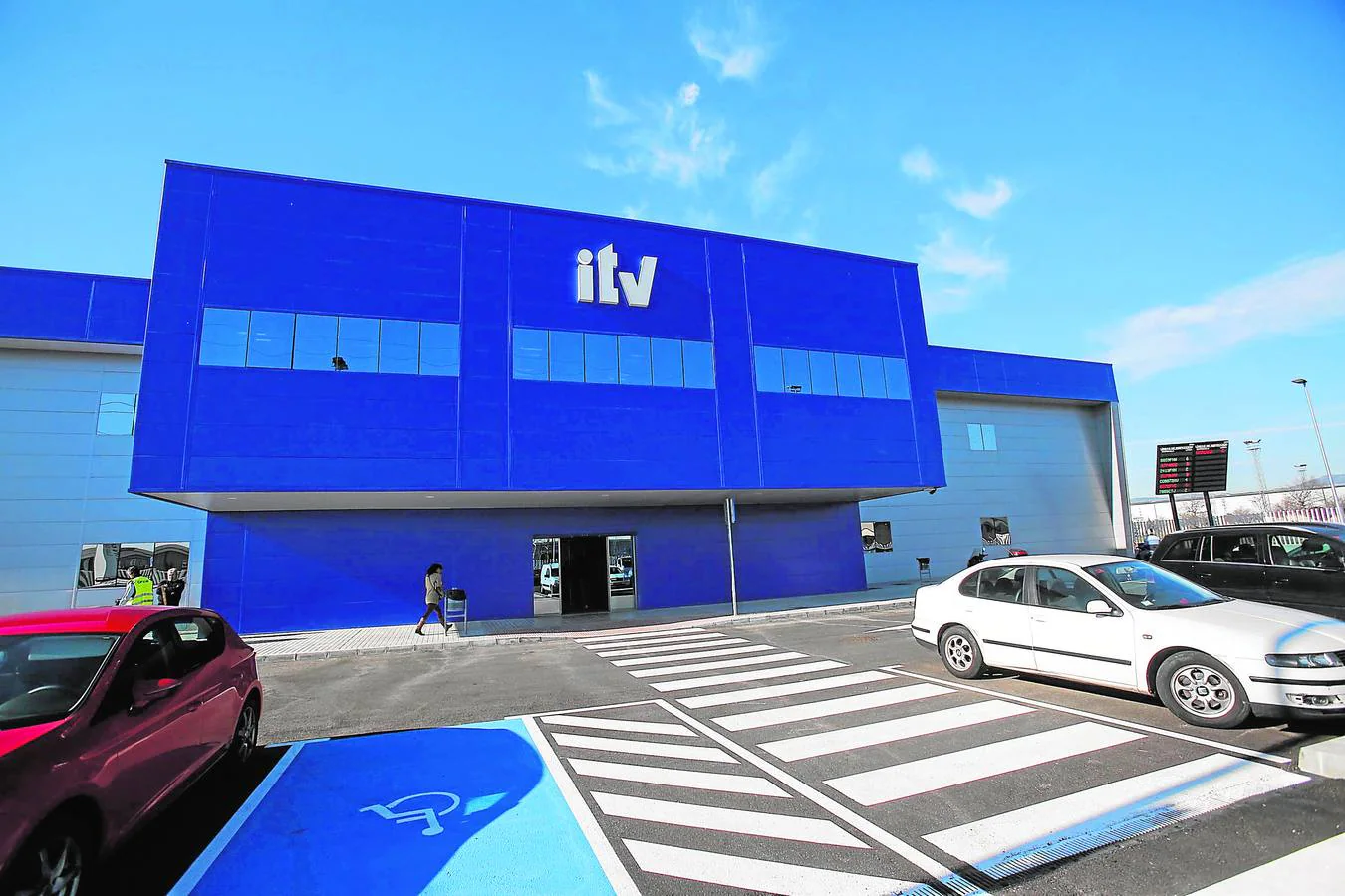 La nueva estación ITV de Las Quemadas en Córdoba, en imágenes
