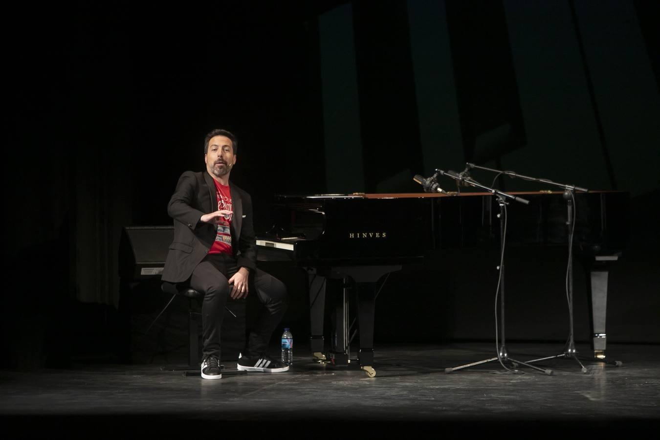 El show de Alberto de Paz en el Teatro Góngora, en imágenes