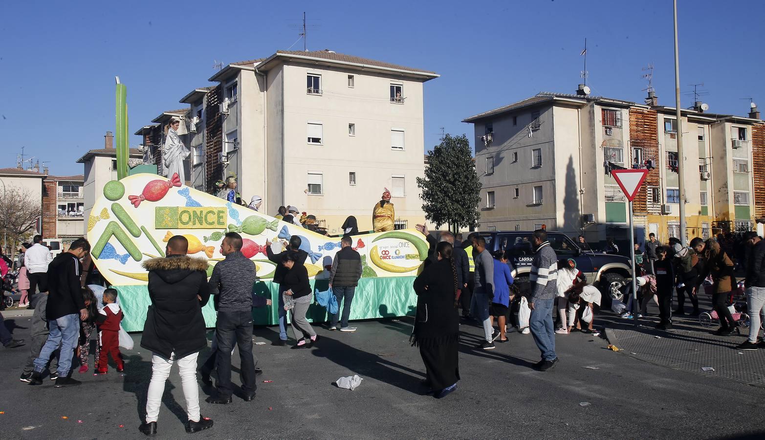 Los Reyes reparten alegría en uno de los barrios más pobres de España