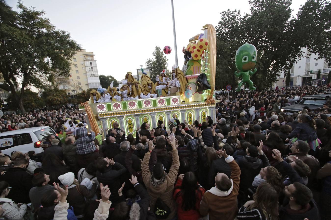 El barrio de Triana se vuelca con su Cabalgata de Reyes Magos