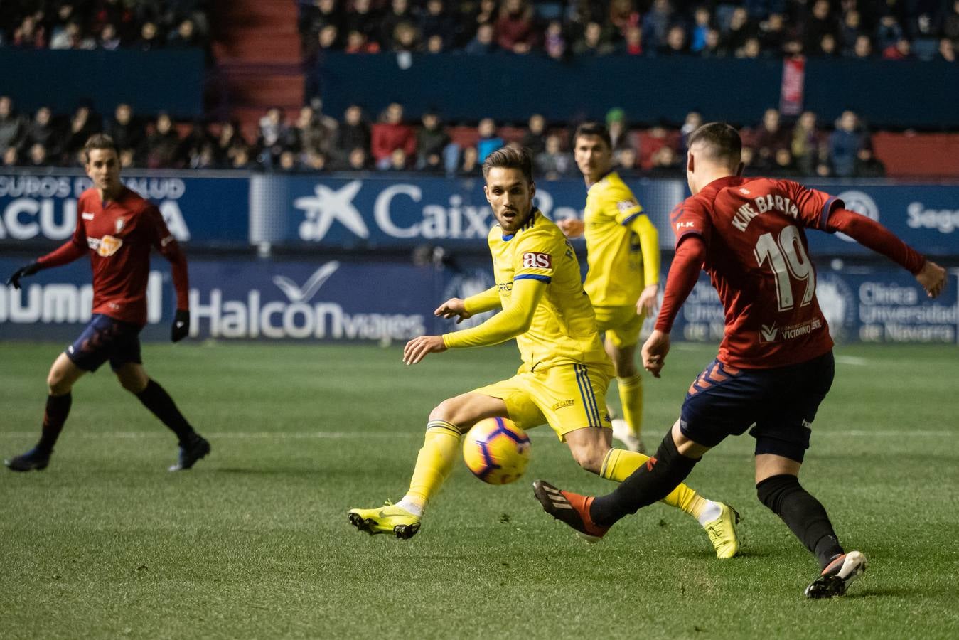 El Osasuna gana por dos goles a uno al Cádiz C.F. en el Sadar