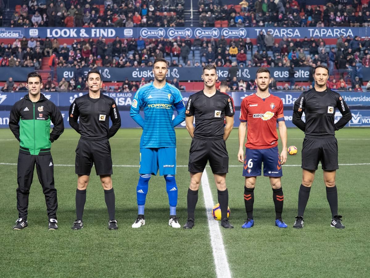 El Osasuna gana por dos goles a uno al Cádiz C.F. en el Sadar