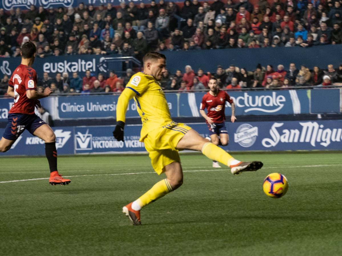 El Osasuna gana por dos goles a uno al Cádiz C.F. en el Sadar