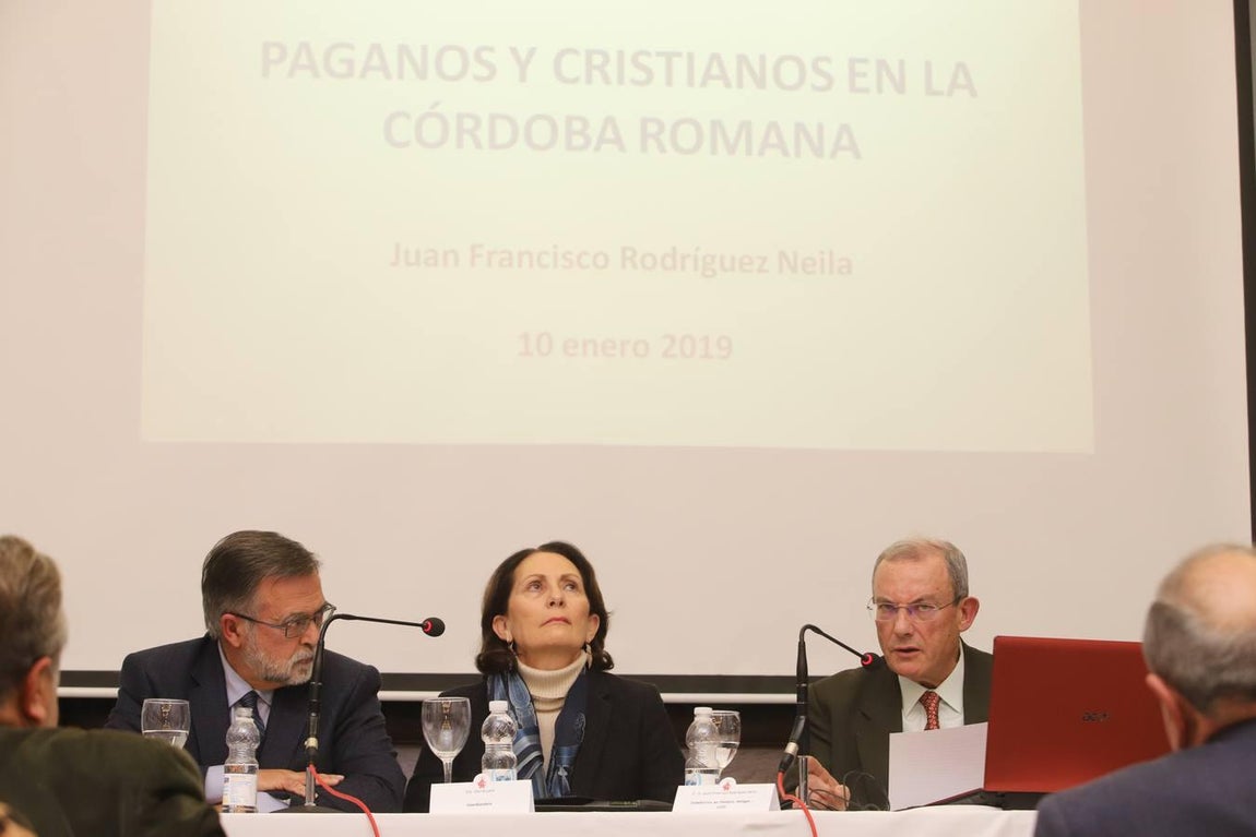 La conferencia de Rodríguez Neila en el Foro «El templo de Córdoba», en imágenes