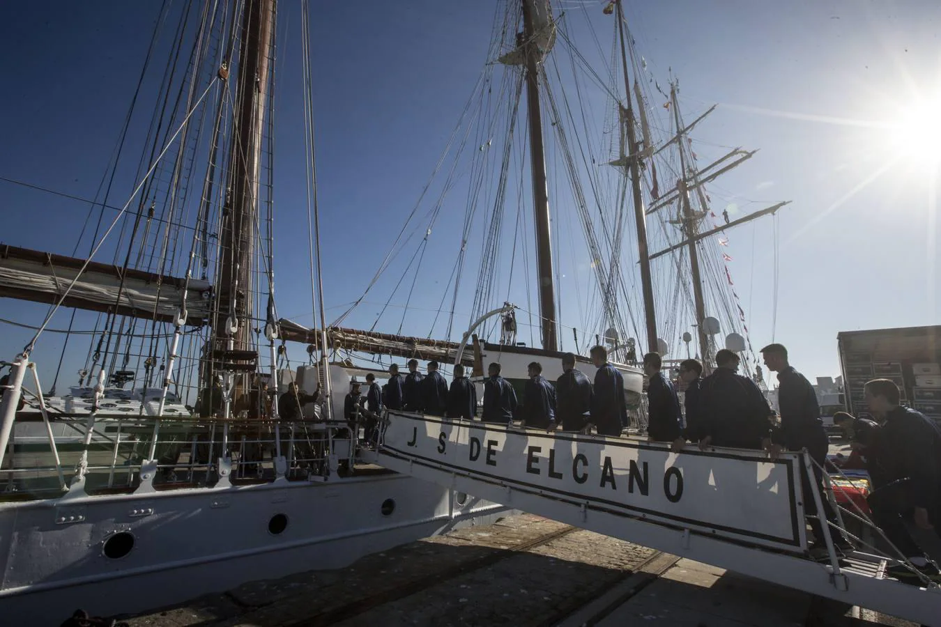 En imágenes: Llegada de los guardiamarinas al Juan Sebastián de Elcano