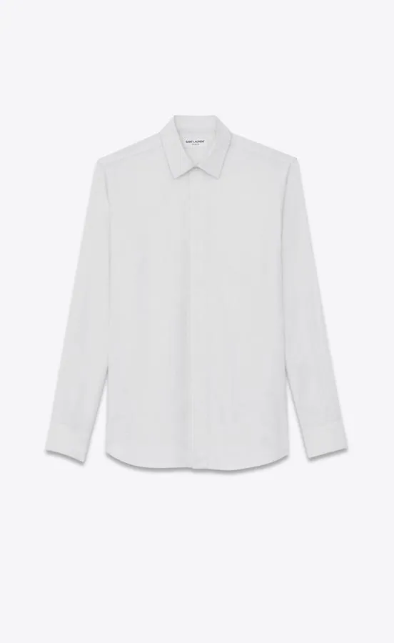 Camisa blanca de Saint Laurent (precio: 550 euros).
