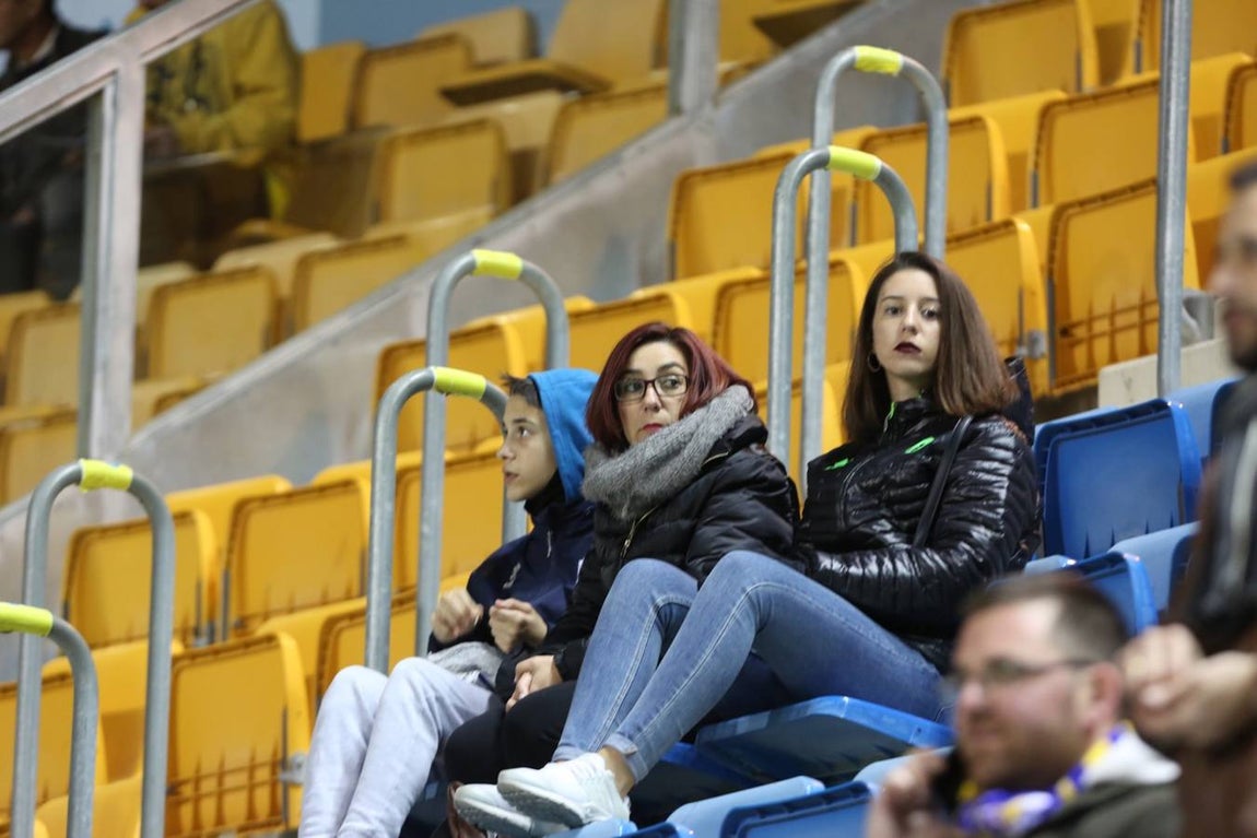 Búscate en las gradas del Carranza en el Cádiz CF-Granada