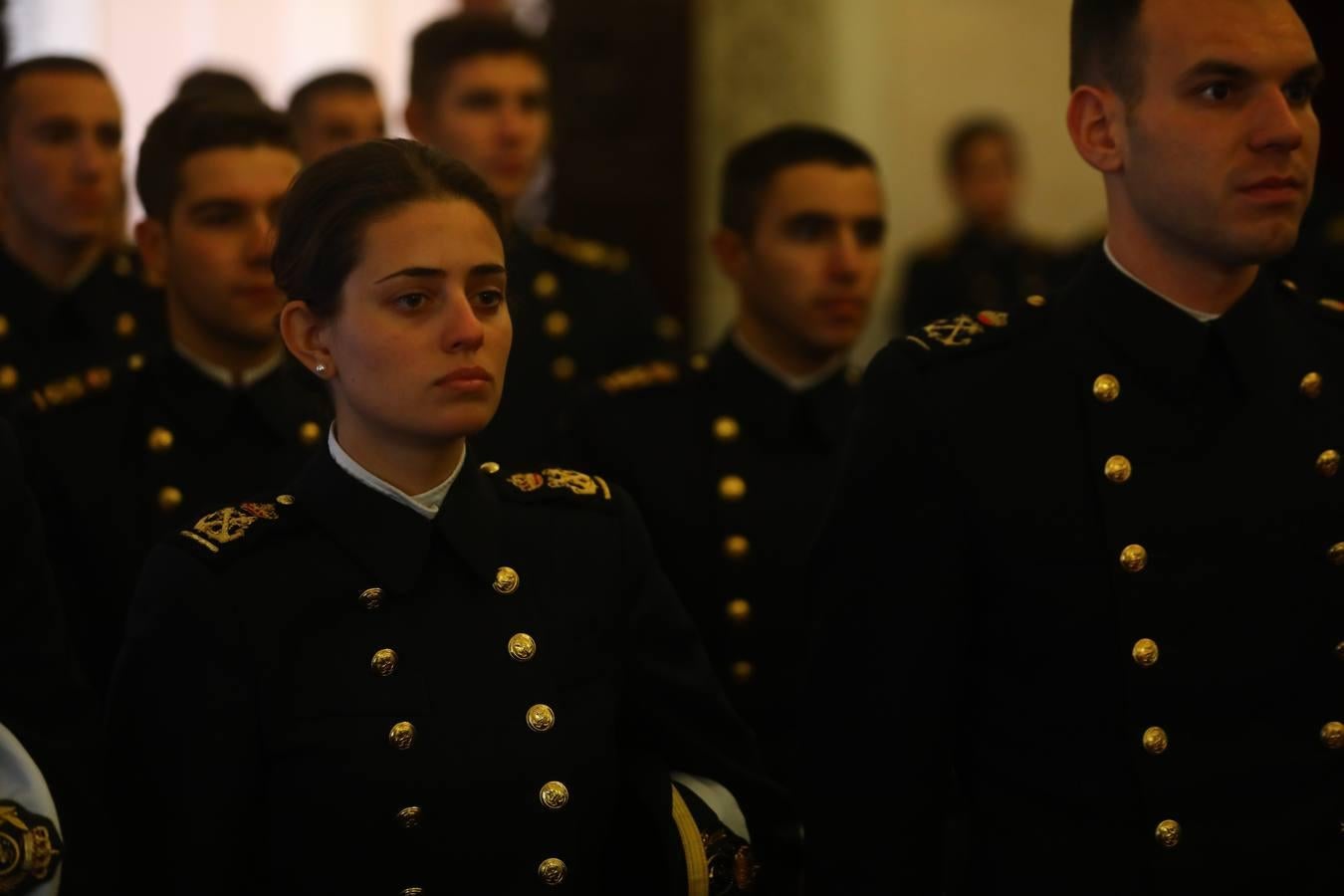 En imágenes: El alcalde de Cádiz recibe a los guardiamarinas del Juan Sebastián de Elcano