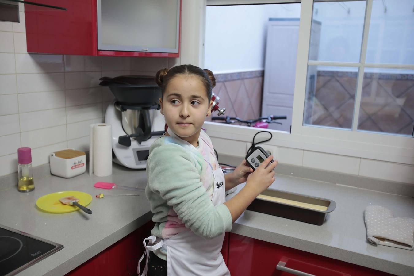 En imágenes, la aspirante a MasterChef Junior 6 Blanca Palomo cocina un bizcocho para ABC