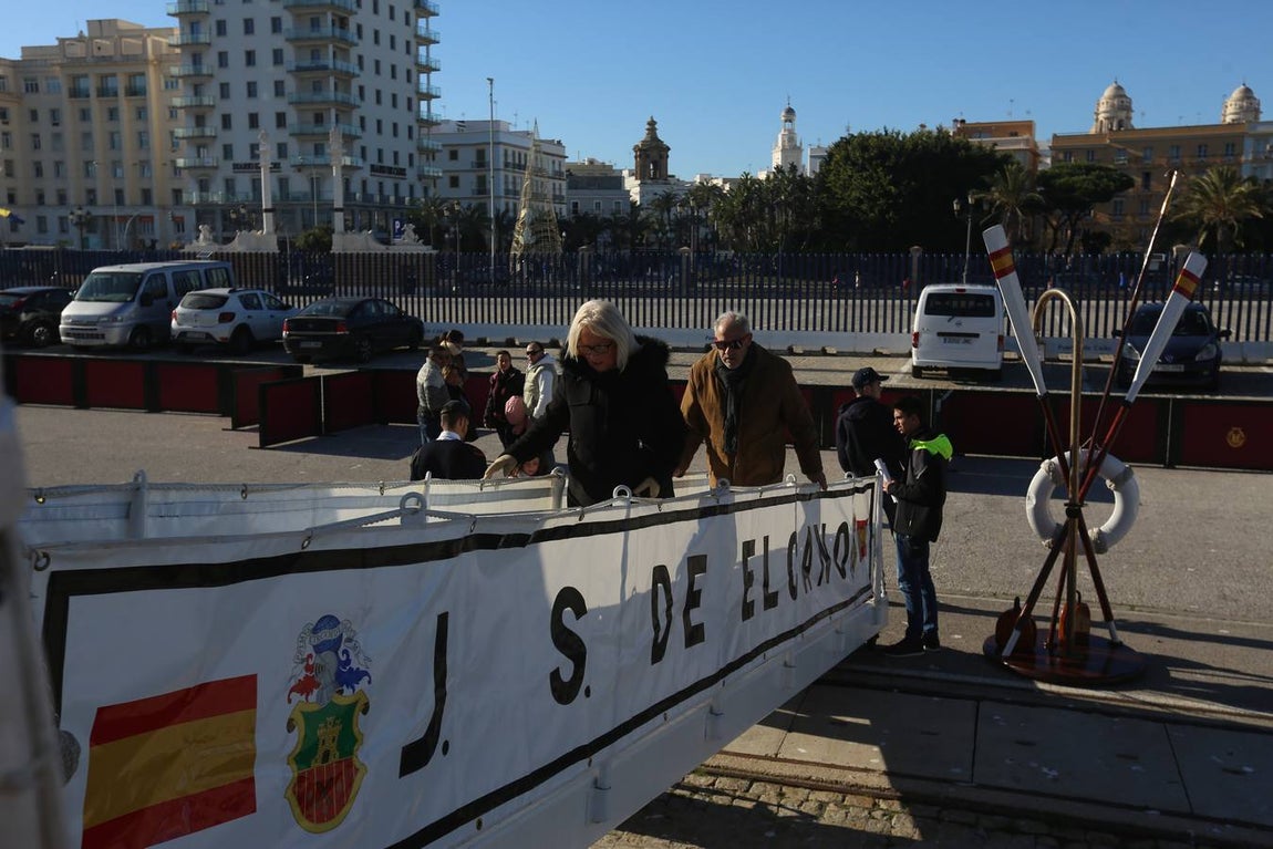 FOTOS: Los gaditanos apuran su despedida de Elcano