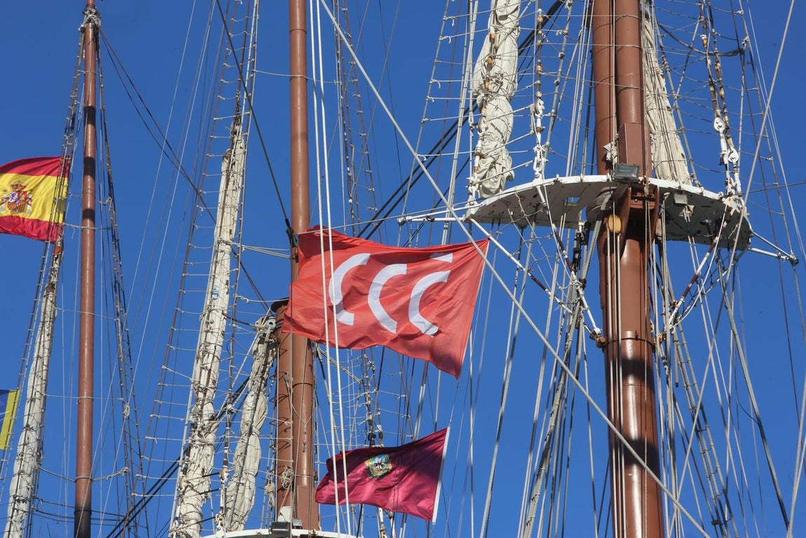 FOTOS: Los gaditanos apuran su despedida de Elcano