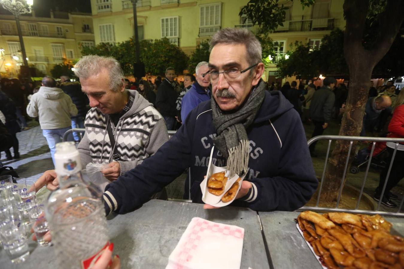 FOTOS: La Pestiñada abre la puerta al Carnaval de Cádiz