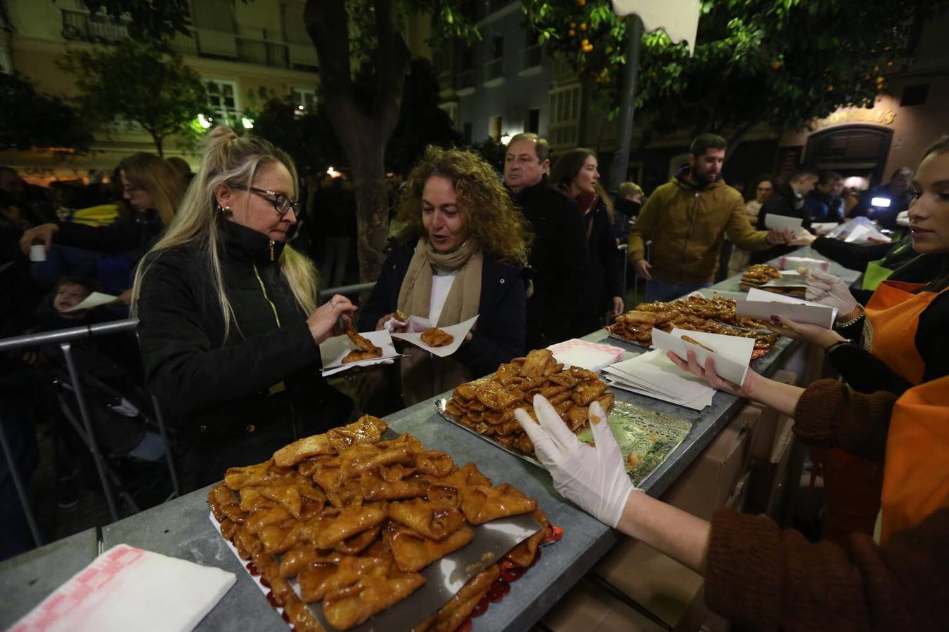 FOTOS: La Pestiñada abre la puerta al Carnaval de Cádiz