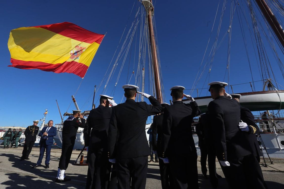 Fotogalería: Emocionante «hasta pronto» al Juan Sebastián Elcano