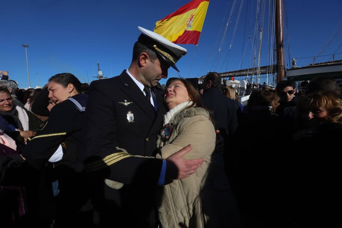 Fotogalería: Emocionante «hasta pronto» al Juan Sebastián Elcano