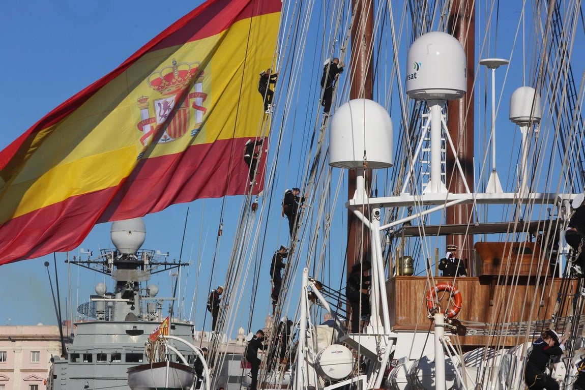 Fotogalería: Emocionante «hasta pronto» al Juan Sebastián Elcano