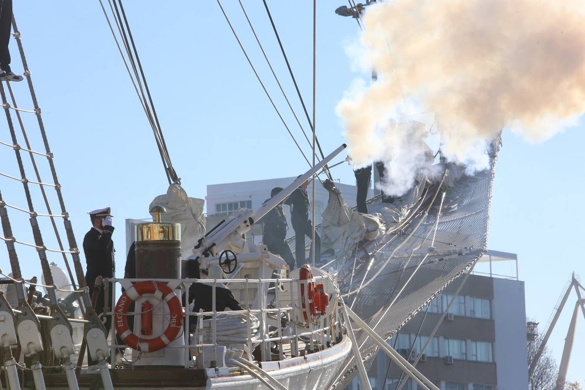 Fotogalería: Emocionante «hasta pronto» al Juan Sebastián Elcano