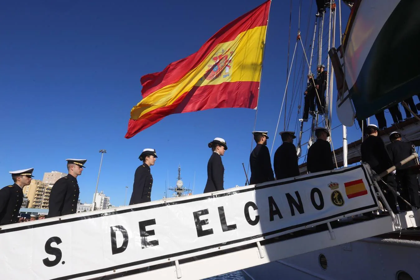 Fotogalería: Emocionante «hasta pronto» al Juan Sebastián Elcano