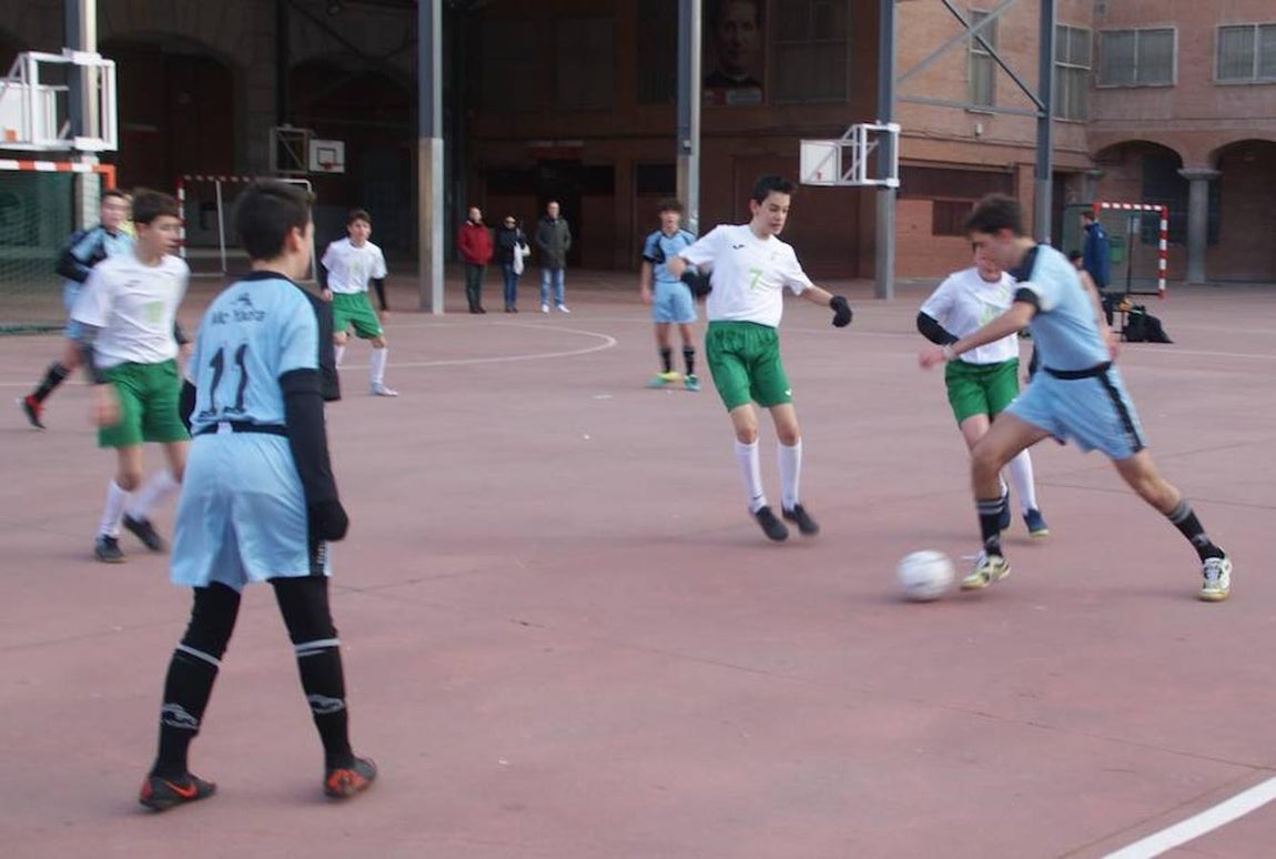 Las mejores imágenes del encuentro entre los equipos de Salesianos Atocha “A” y Jesús Maestro “B”. 