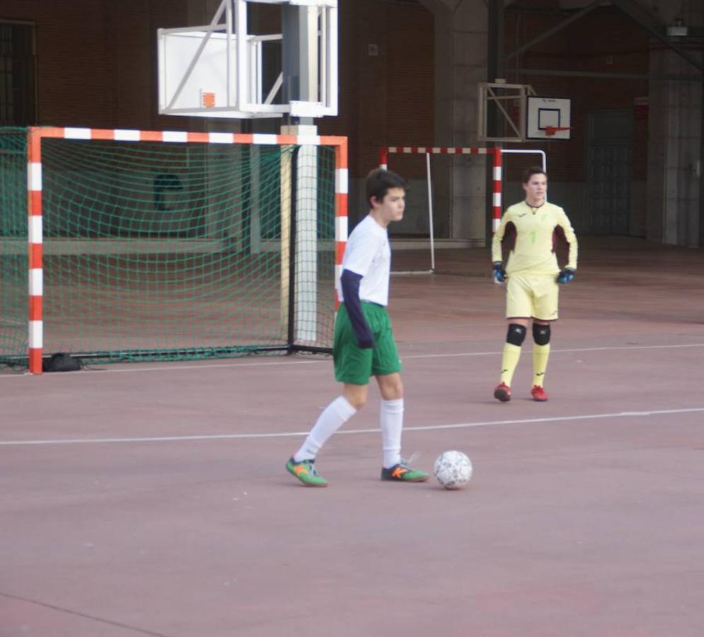 Las mejores imágenes del encuentro entre los equipos de Salesianos Atocha “A” y Jesús Maestro “B”. 