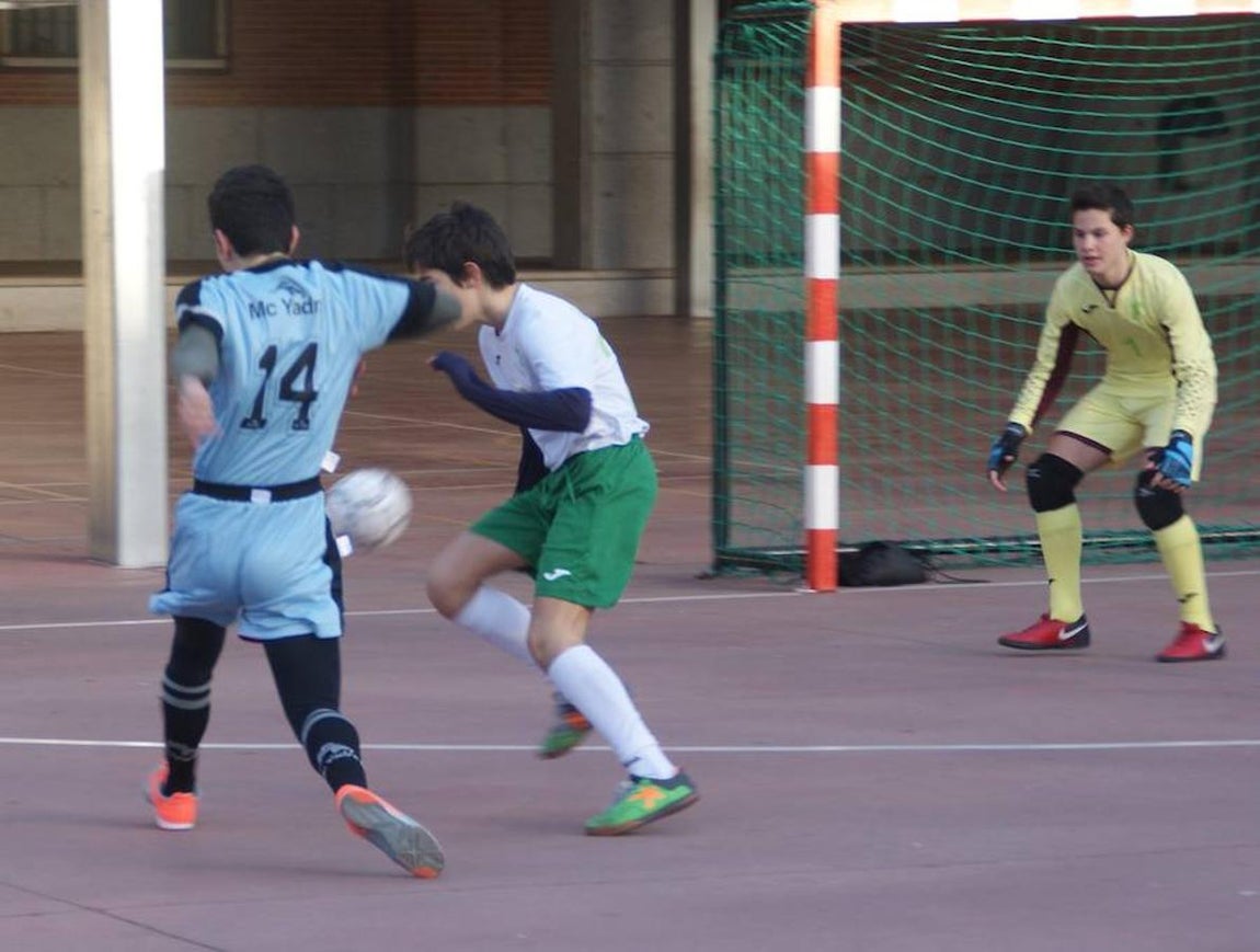 Las mejores imágenes del encuentro entre los equipos de Salesianos Atocha “A” y Jesús Maestro “B”. 
