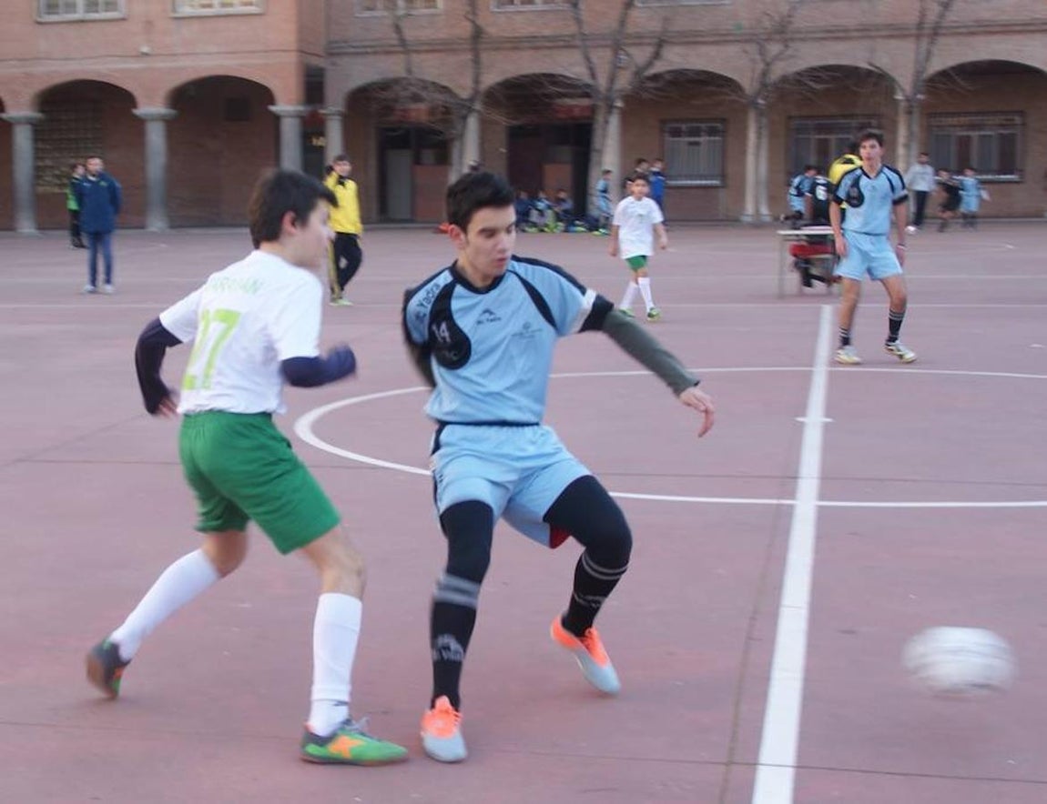 Las mejores imágenes del encuentro entre los equipos de Salesianos Atocha “A” y Jesús Maestro “B”. 