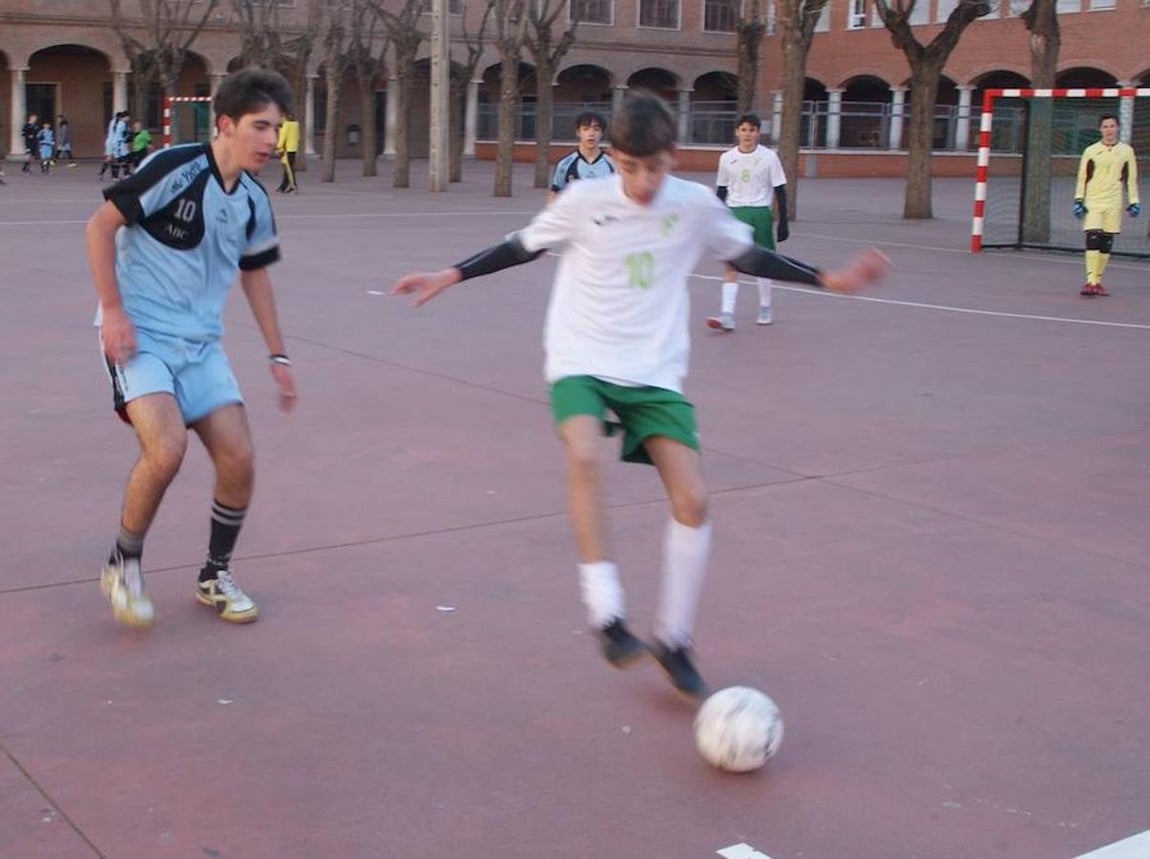 Las mejores imágenes del encuentro entre los equipos de Salesianos Atocha “A” y Jesús Maestro “B”. 
