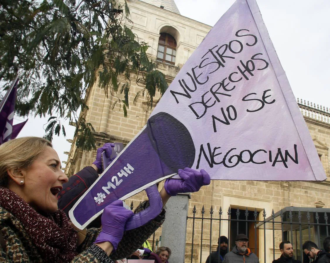 Protestas feministas frente al Parlamento andaluz