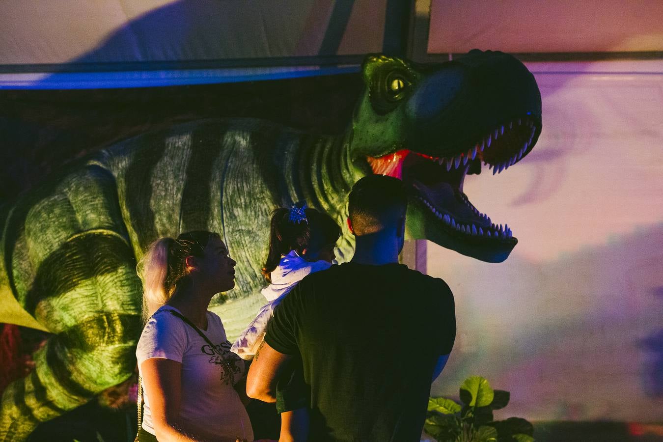 La mayor exposición de dinosaurios llega a Cádiz este sábado