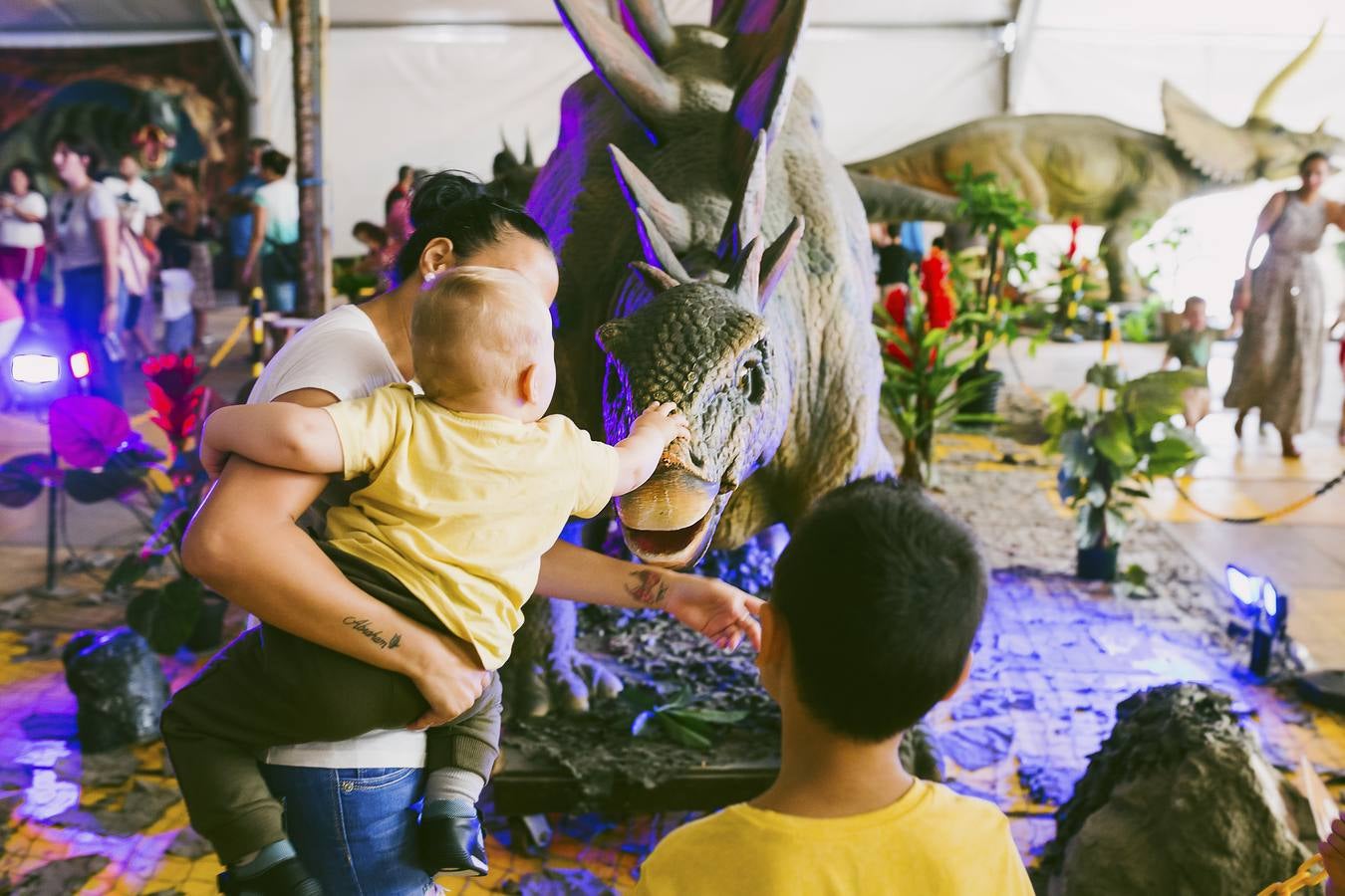 La mayor exposición de dinosaurios llega a Cádiz este sábado