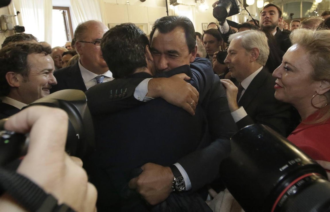 Las caras de la toma de posesión de Juanma Moreno