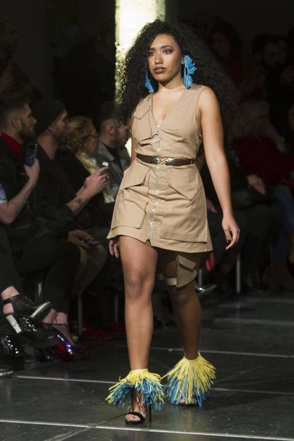 Luna, la hija de Rossy de Palma, durante el desfile. 