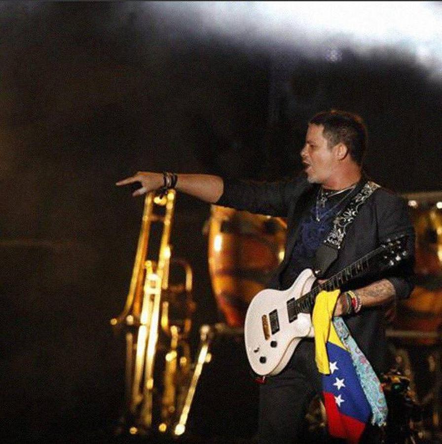Alejandro Sanz: «El compromiso como ciudadanos del mundo es salir a la calle por la libertad y futuro de nuestros hermanos venezolanos». 