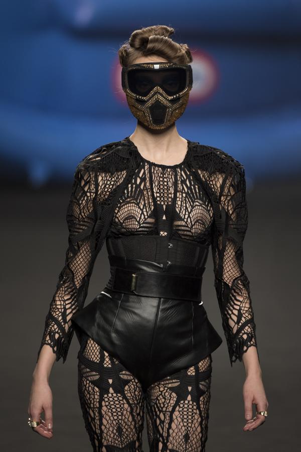 Por primera vez Ana desarrolla una línea de jerséis de punto redondo, que además sacará a la venta en una semana, no así el resto de su colección, con unos precios que rondarán los 150 euros. 