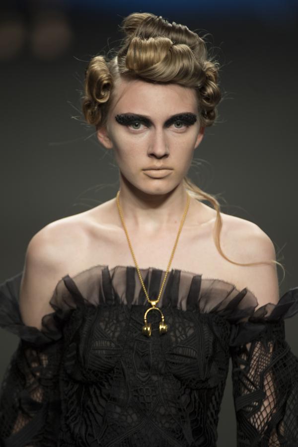 Por primera vez Ana desarrolla una línea de jerséis de punto redondo, que además sacará a la venta en una semana, no así el resto de su colección, con unos precios que rondarán los 150 euros. 