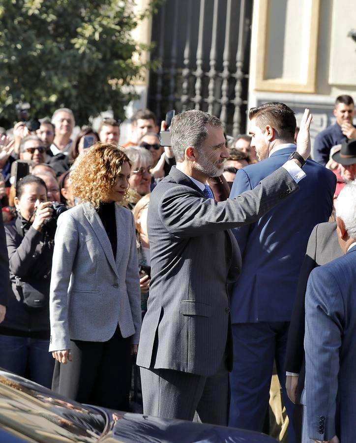 El Rey, vitoreado en Sevilla a su llegada al Archivo de Indias