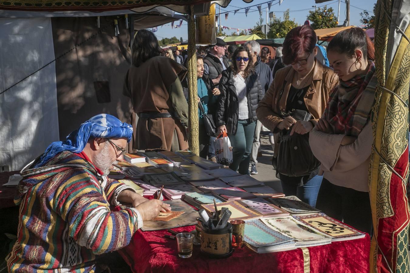 En imágenes, juegos, música y artesanía en el Mercado Medieval de Córdoba