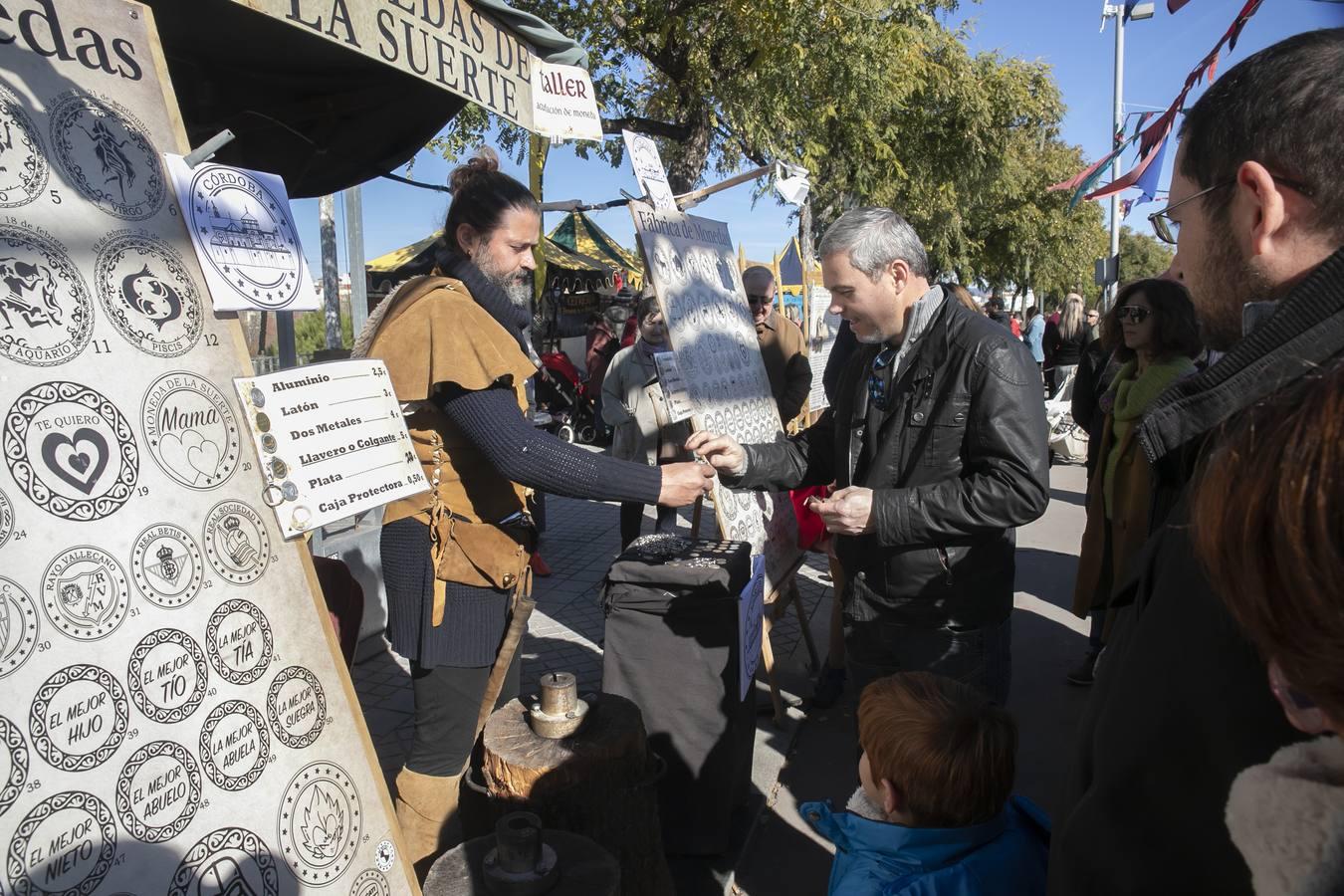 En imágenes, juegos, música y artesanía en el Mercado Medieval de Córdoba