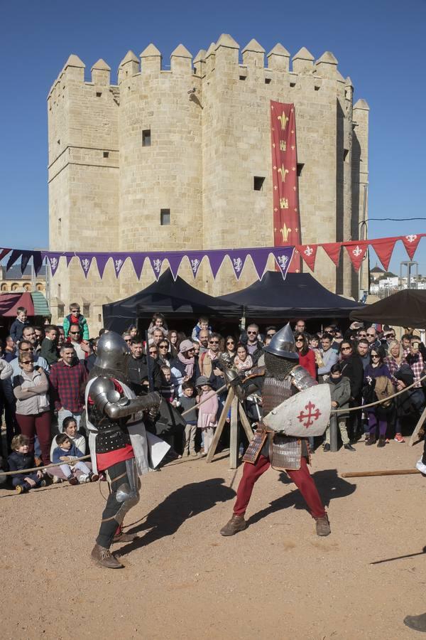 En imágenes, juegos, música y artesanía en el Mercado Medieval de Córdoba