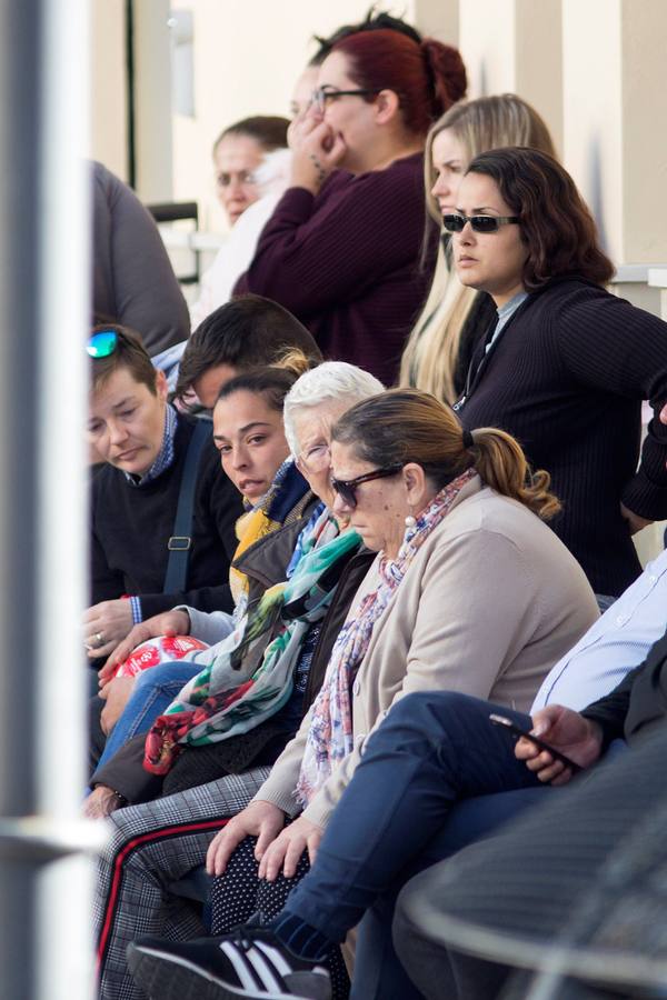 En imágenes: tristeza y desolación en el tanatorio de la barriada malagueña de El Palo