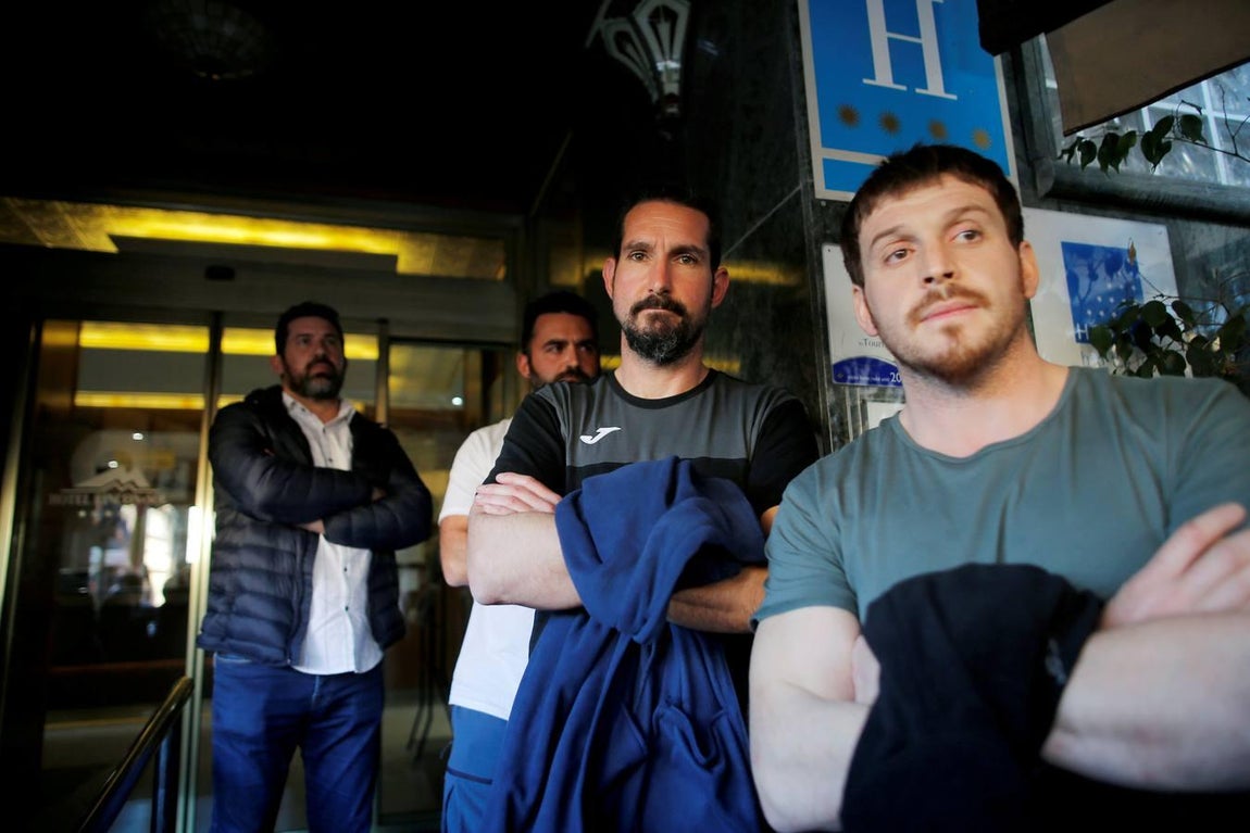 En imágenes: tristeza y desolación en el tanatorio de la barriada malagueña de El Palo