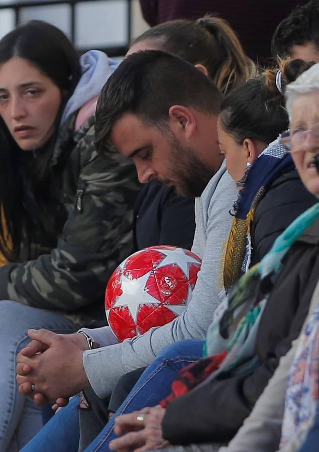 En imágenes: tristeza y desolación en el tanatorio de la barriada malagueña de El Palo