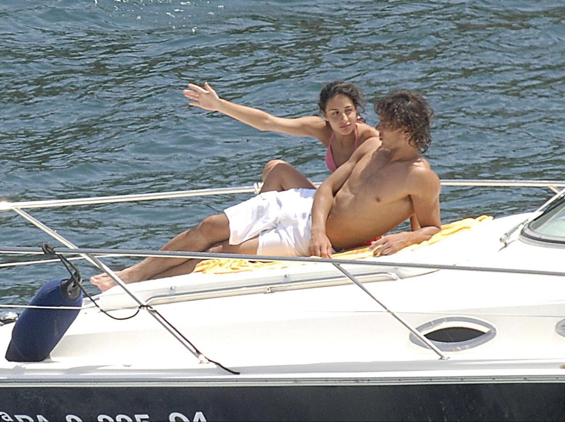 Además de su pasión por el tenis, la pareja comparte el fervor por los deportes acuáticos. Es frecuente verles a bordo del barco del tenista (como se puede ver en la fotografía de 2008), un yate de 23 metros de eslora valorado en 3 millones de euros. 