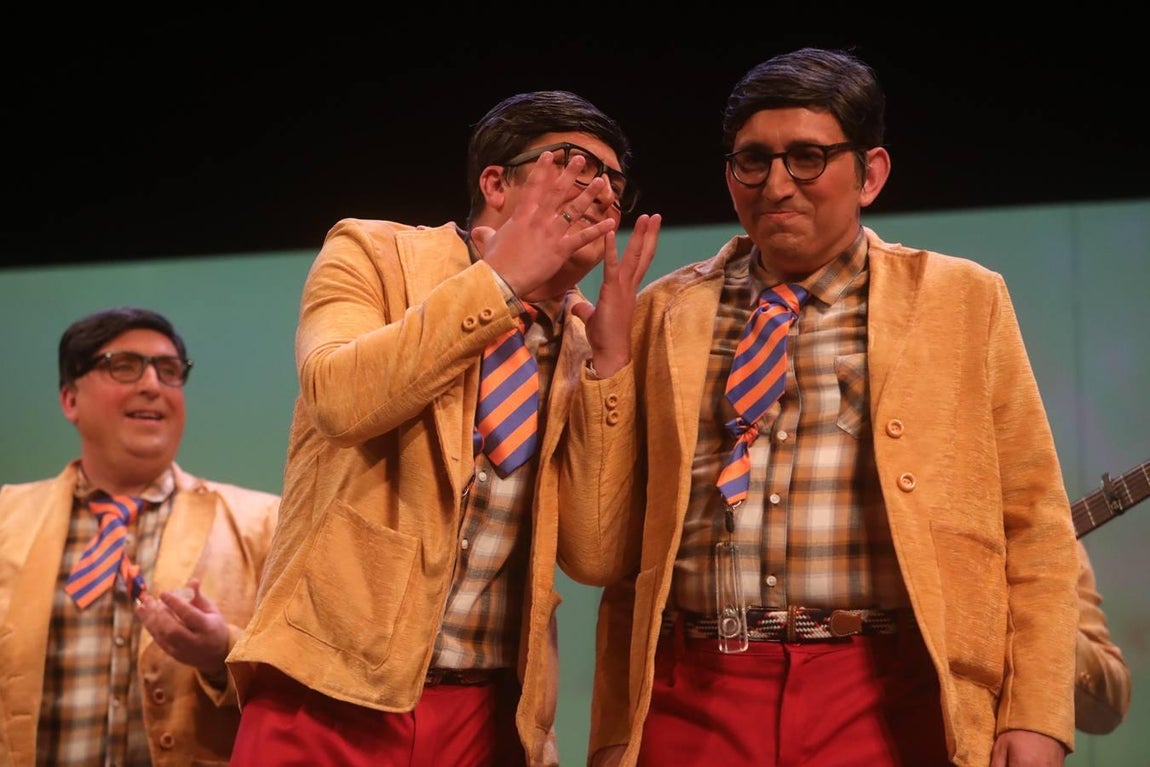 FOTOS: chirigota Los que no valen ni para estar escondidos