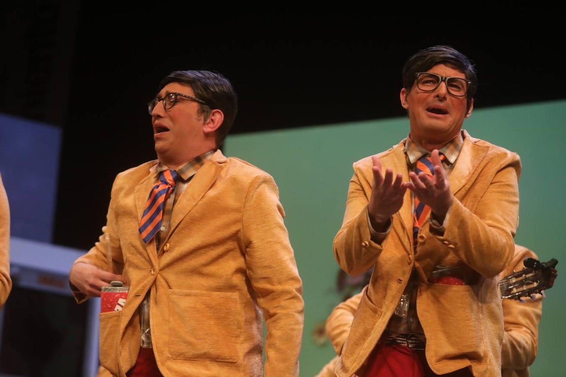 FOTOS: chirigota Los que no valen ni para estar escondidos