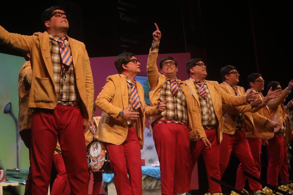 FOTOS: chirigota Los que no valen ni para estar escondidos